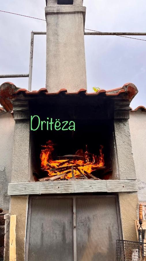Готель Driteza Корча Екстер'єр фото