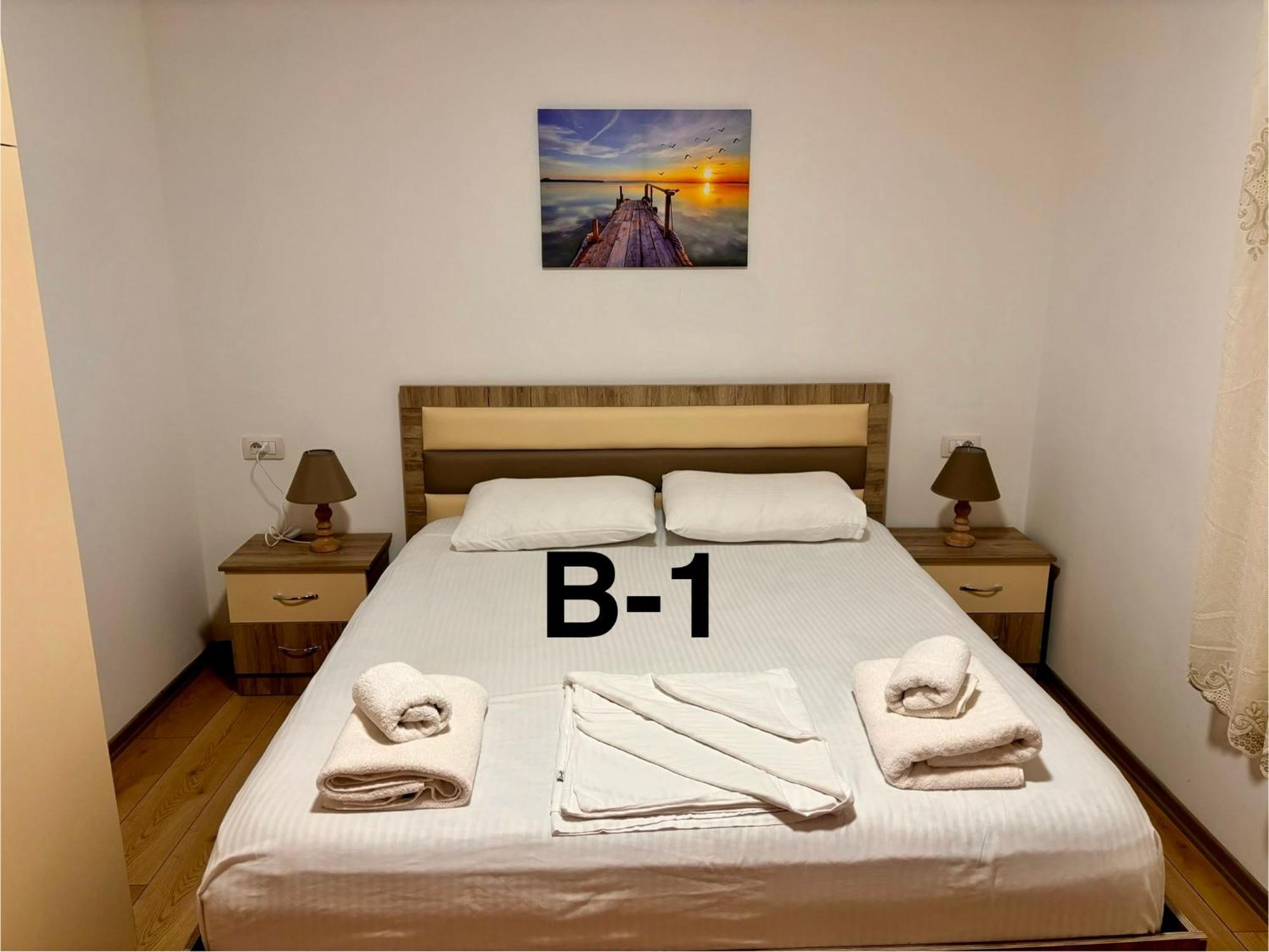 Готель Driteza Корча Екстер'єр фото