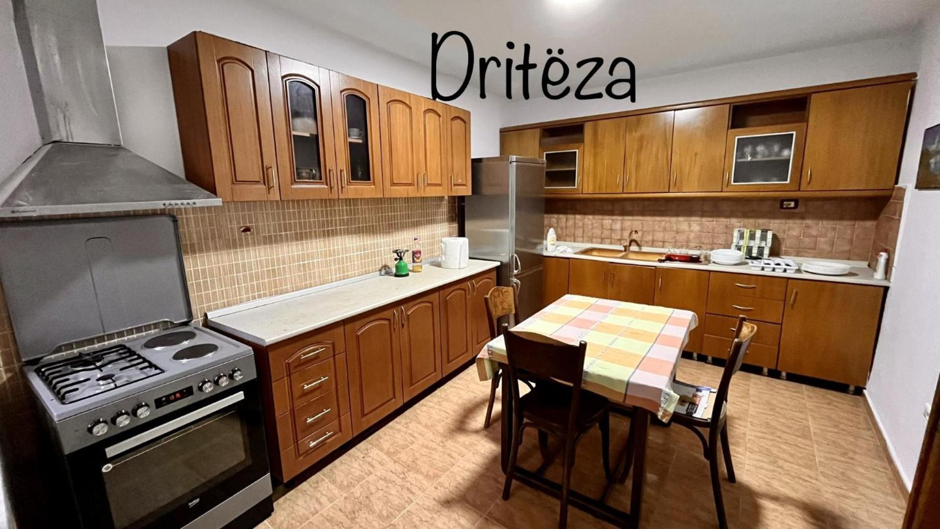Готель Driteza Корча Екстер'єр фото